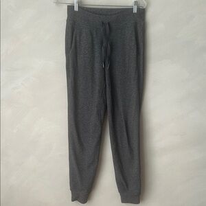 Lululemon grey sweatpants heathered size 4 mid rise